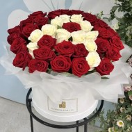 51 роза с индивидуальной буквой